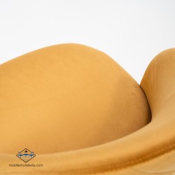 Chaise Velvet moutarde élégante et confortable