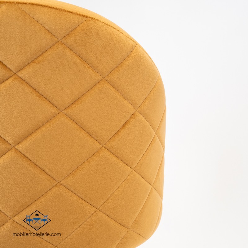 Chaise Velvet moutarde élégante et confortable
