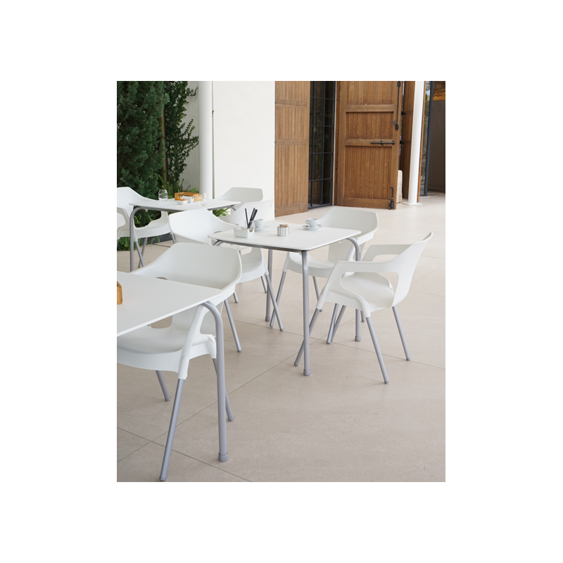 Conjointe de 4 Fauteuils VIVO et Table RAYUA pas cher. Acheter ense...