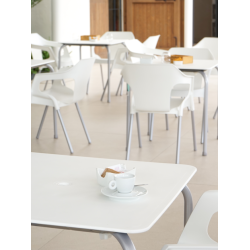 Conjointe de 4 Fauteuils VIVO et Table RAYUA pas cher. Acheter ense...