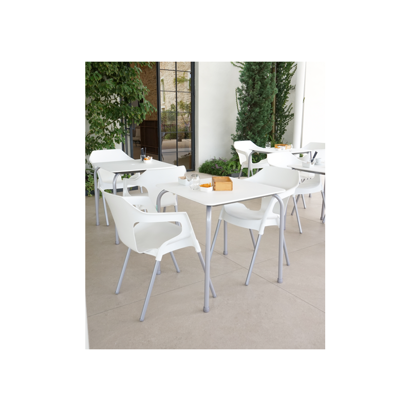Conjointe de 4 Fauteuils VIVO et Table RAYUA pas cher. Acheter ense...