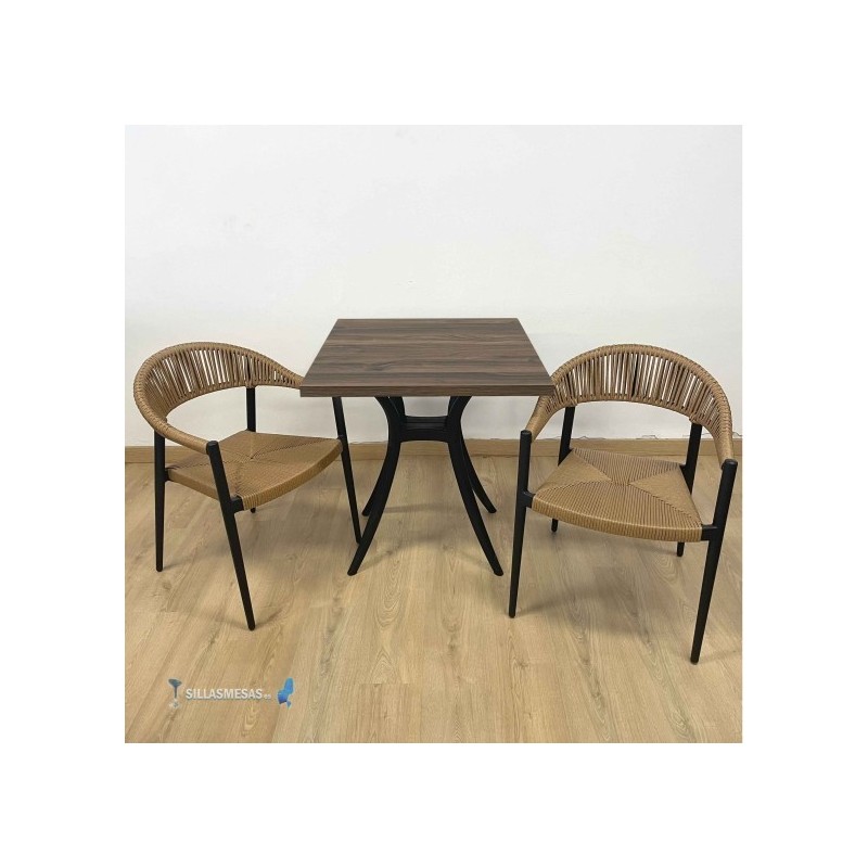 Conjointe de 2 fauteuils Formentera New et 1 table Venus