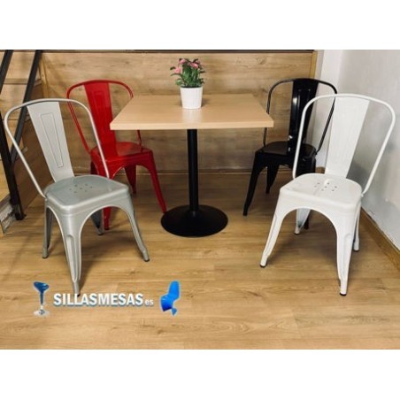 CONJOINTE 4 chaises MIX et 1 table F CARRE INTERIEUR