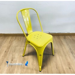 CONJOINTE 4 chaises MIX et 1 table F CARRE INTERIEUR