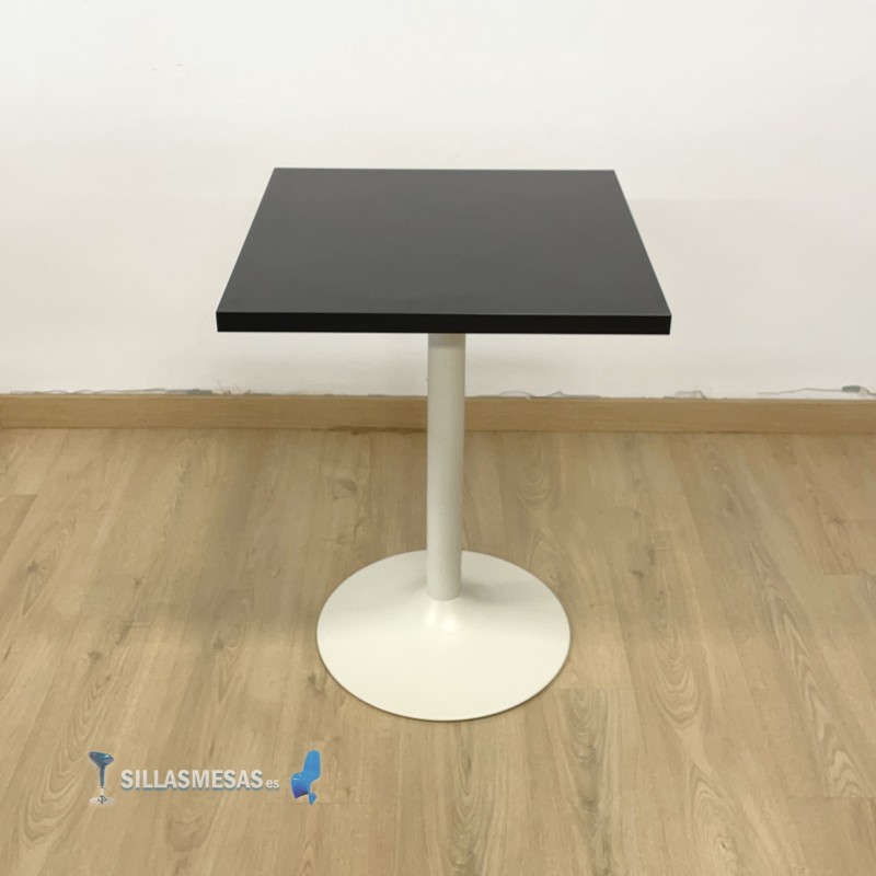 CONJOINTE 4 chaises MIX et 1 table F CARRE INTERIEUR
