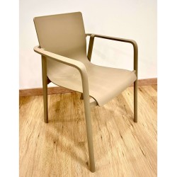 Conjointe 4 fauteuils BARA et 1 Table BAKO