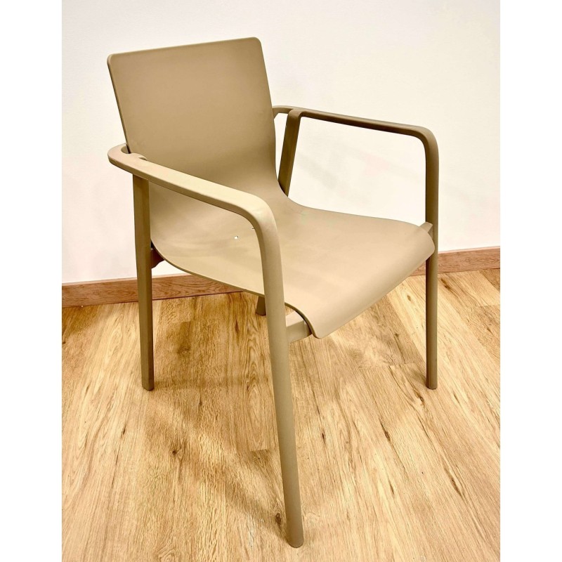 Conjointe 4 fauteuils BARA et 1 Table BAKO